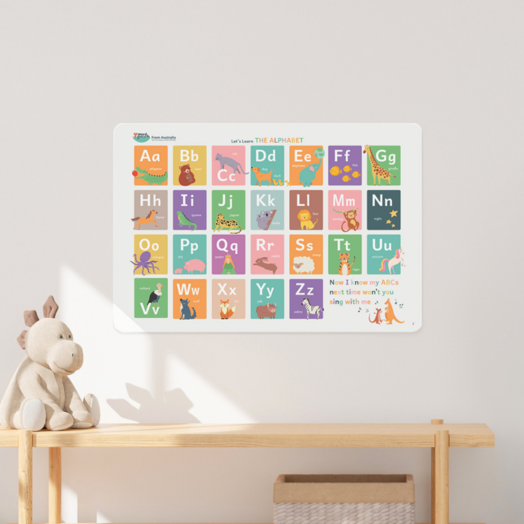 お風呂ポスターを部屋に飾っているシーン